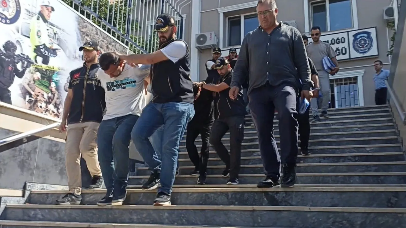 Turistlere yankesicilik yapan çete çökertildi 26 gözaltı
