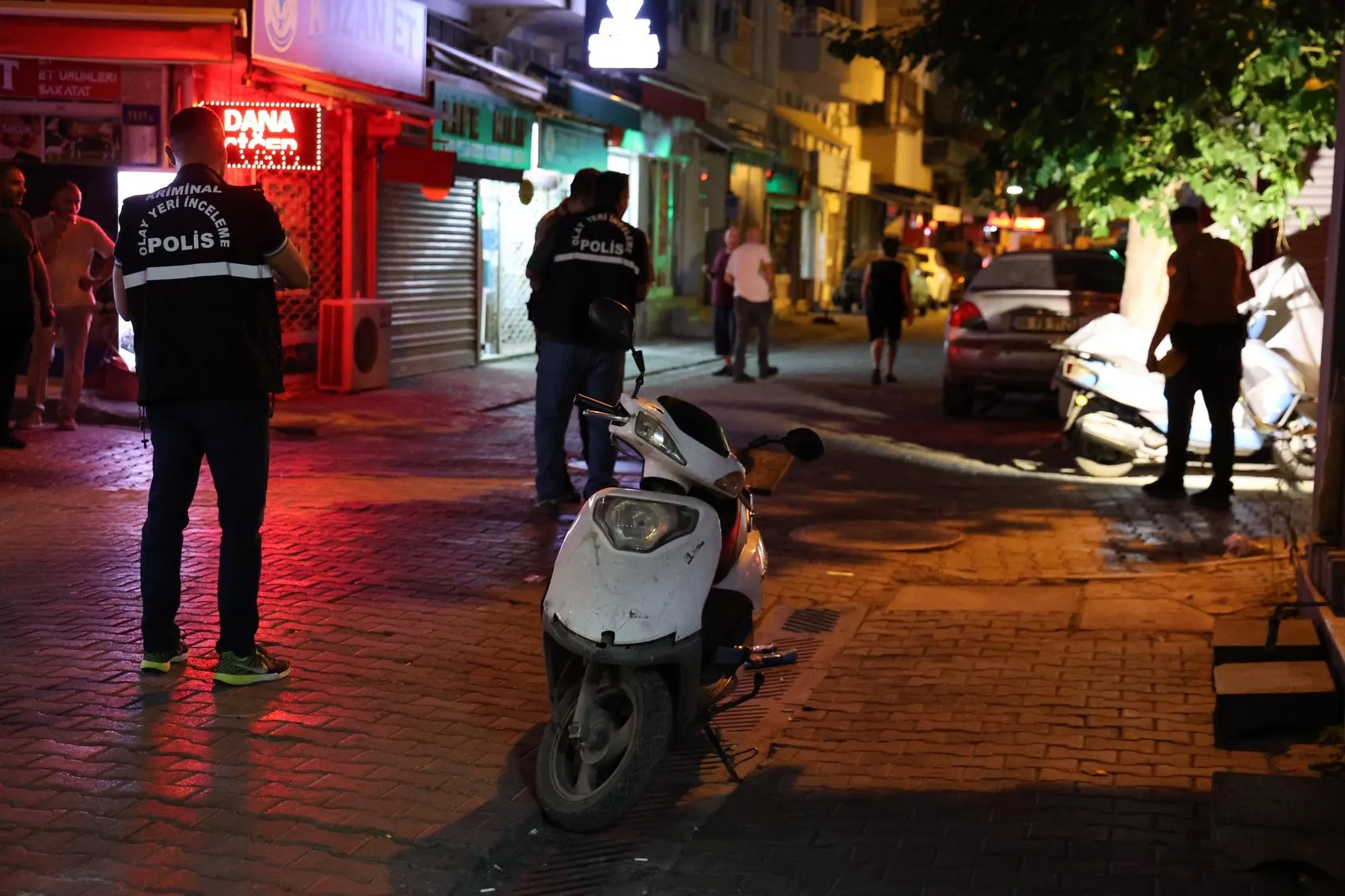 Karşıyaka'daki silahlı kavgada yaralanan adam hastanede can verdi