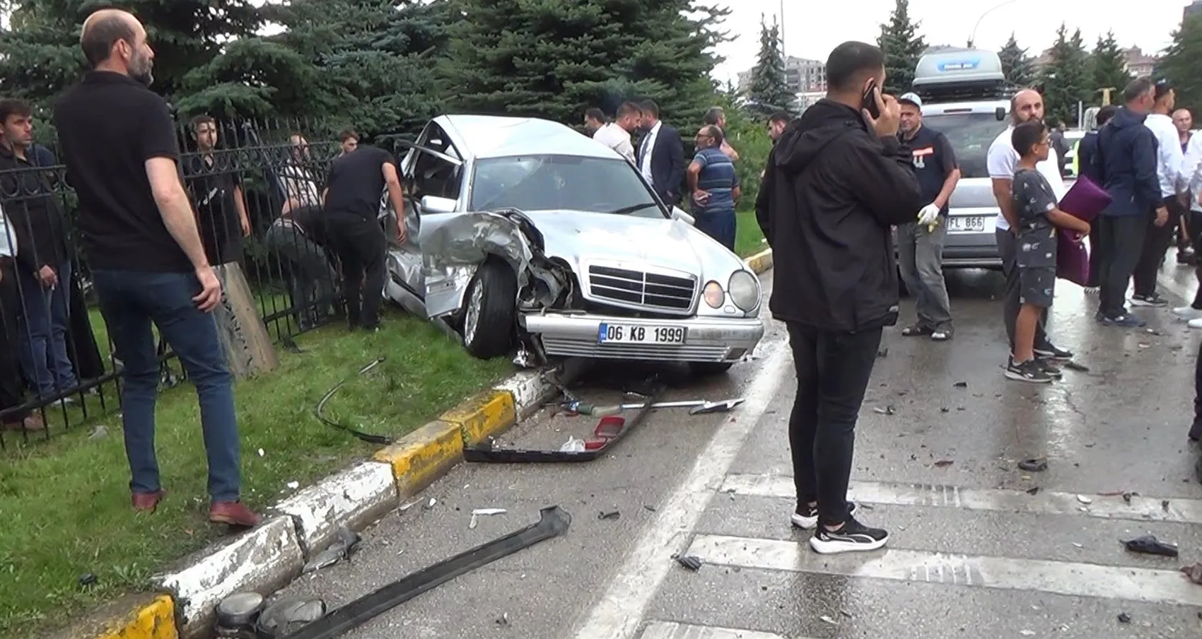 Erzurum'da yağışlı yolda zincirleme trafik kazası