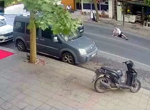 Çorlu'da korkunç kaza Yaya metrelerce savruldu
