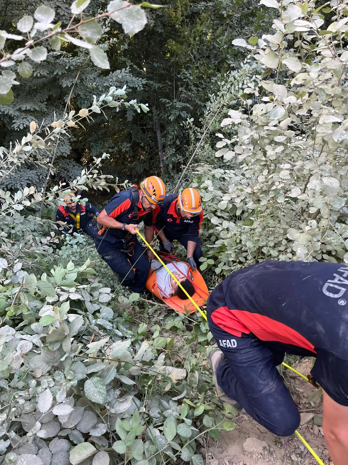 Sapanca’da ATV Kazası Çarpışmanın Ardından Uçuruma Yuvarlanan Araçtaki 2 Kişi Kurtarıldı