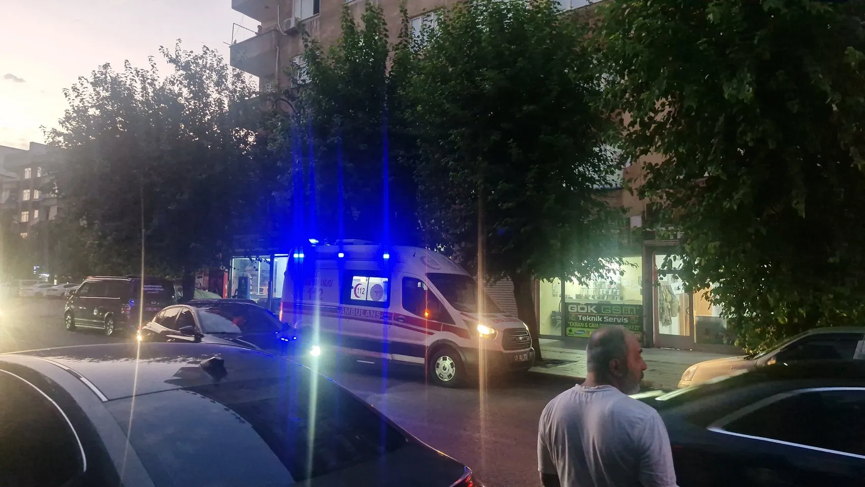 Diyarbakır'da apartman çatısında yangın paniği
