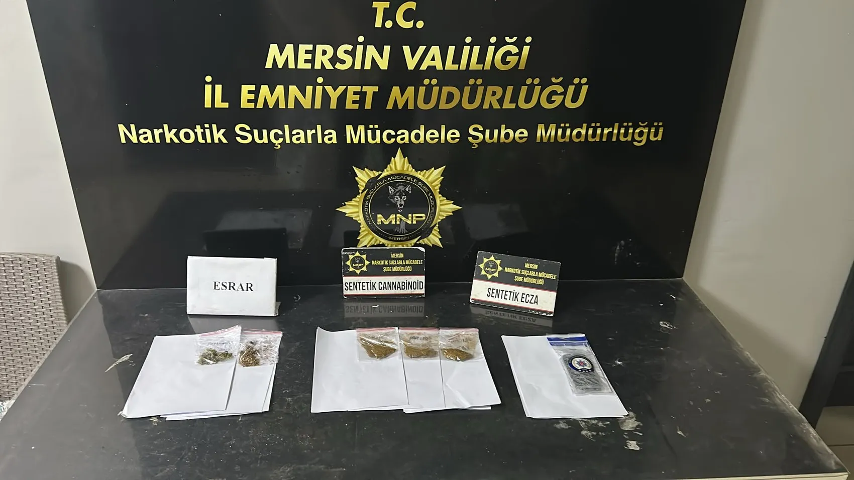 Mersin'de sokak satıcılarına darbe Mezitli ve Toroslar'da 3 tutuklama