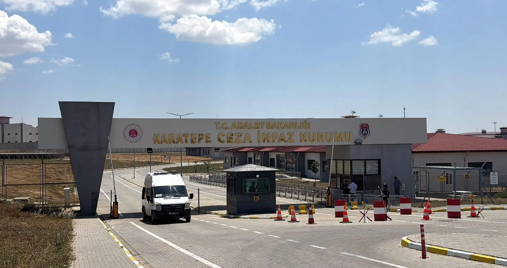 Üsküdar Belediye Başkanı ve Cem Küçük Çorlu'da cezaevine gönderildi