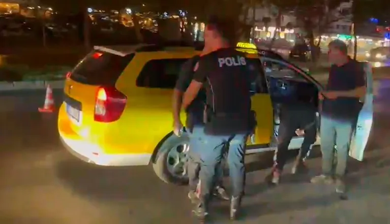 Bursa'da polis 3 ilçede denetim yaptı, 9 aranan kişi yakalandı