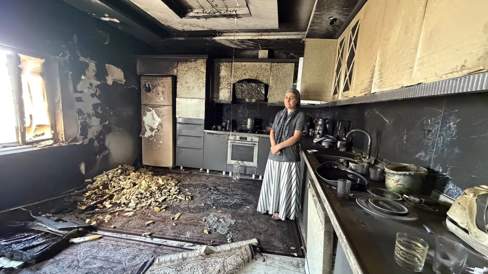 Yüksekova'da mutfakta patlayan telefonlar evi küle çevirdi