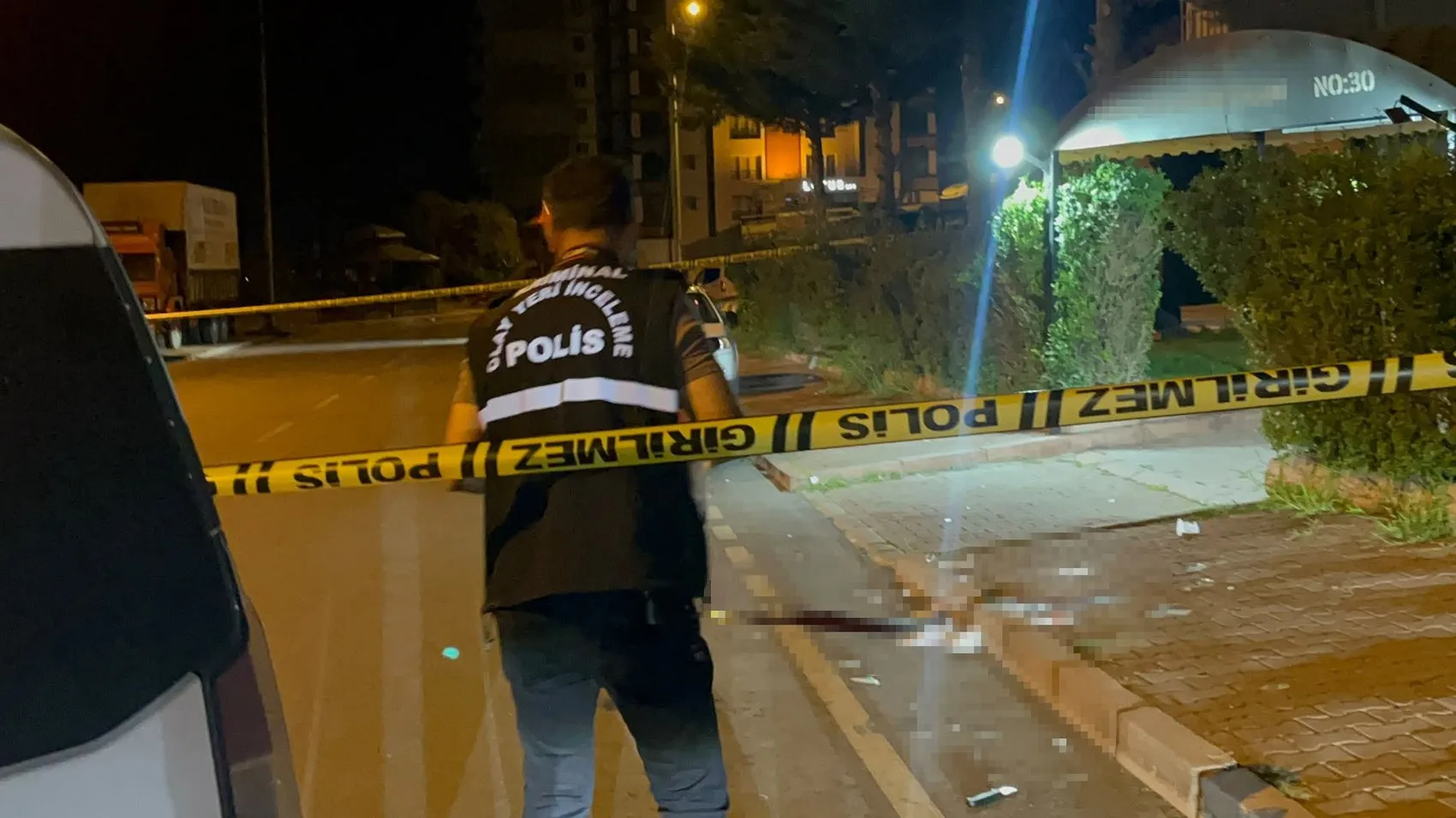 Gece yarısı düğün dönüşü baba-oğul birbirini bıçakladı