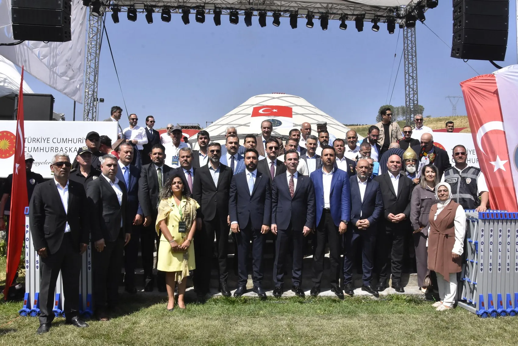 Ahlat'ta Malazgirt coşkusu başladı, kabine salı günü burada