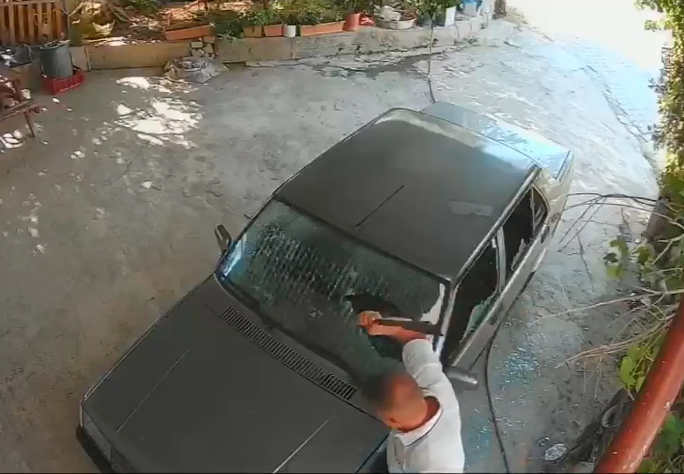 Mersin'de eski sevgili dehşeti kameraya yansıdı