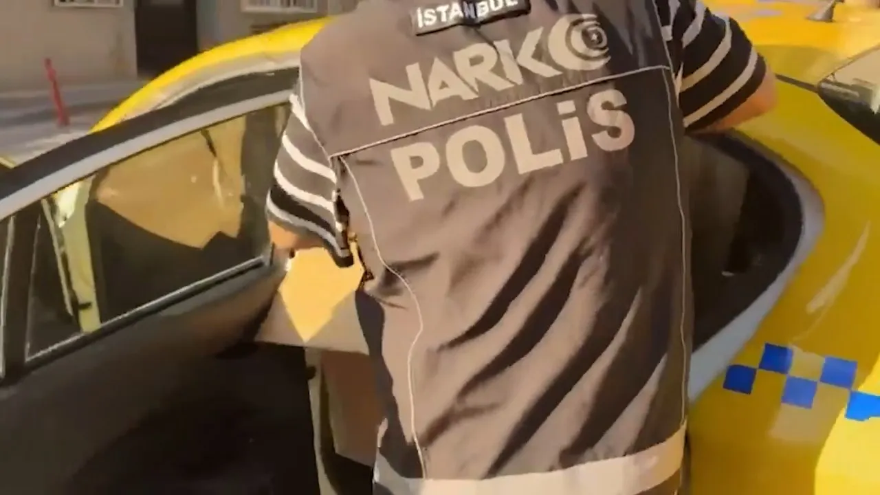 Ataşehirde taksiye yüklenen uyuşturucu rotası polis tarafından kesildi