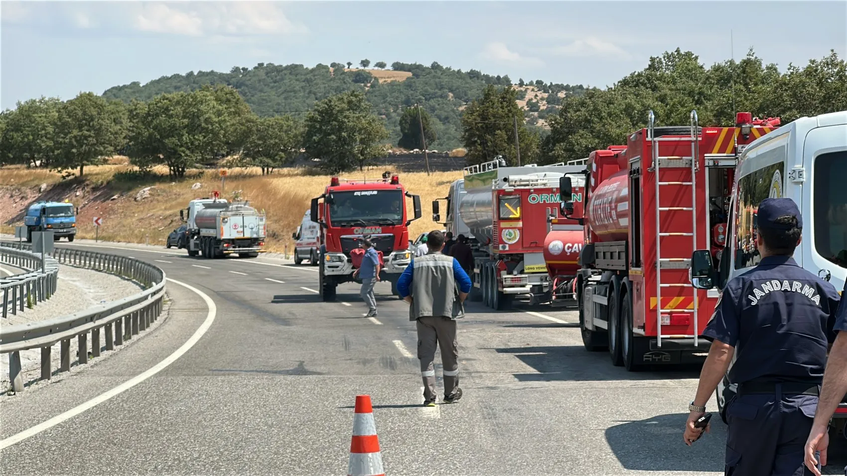 Kütahya’da tarladan ormana sıçrayan yangın kontrol altına alındı