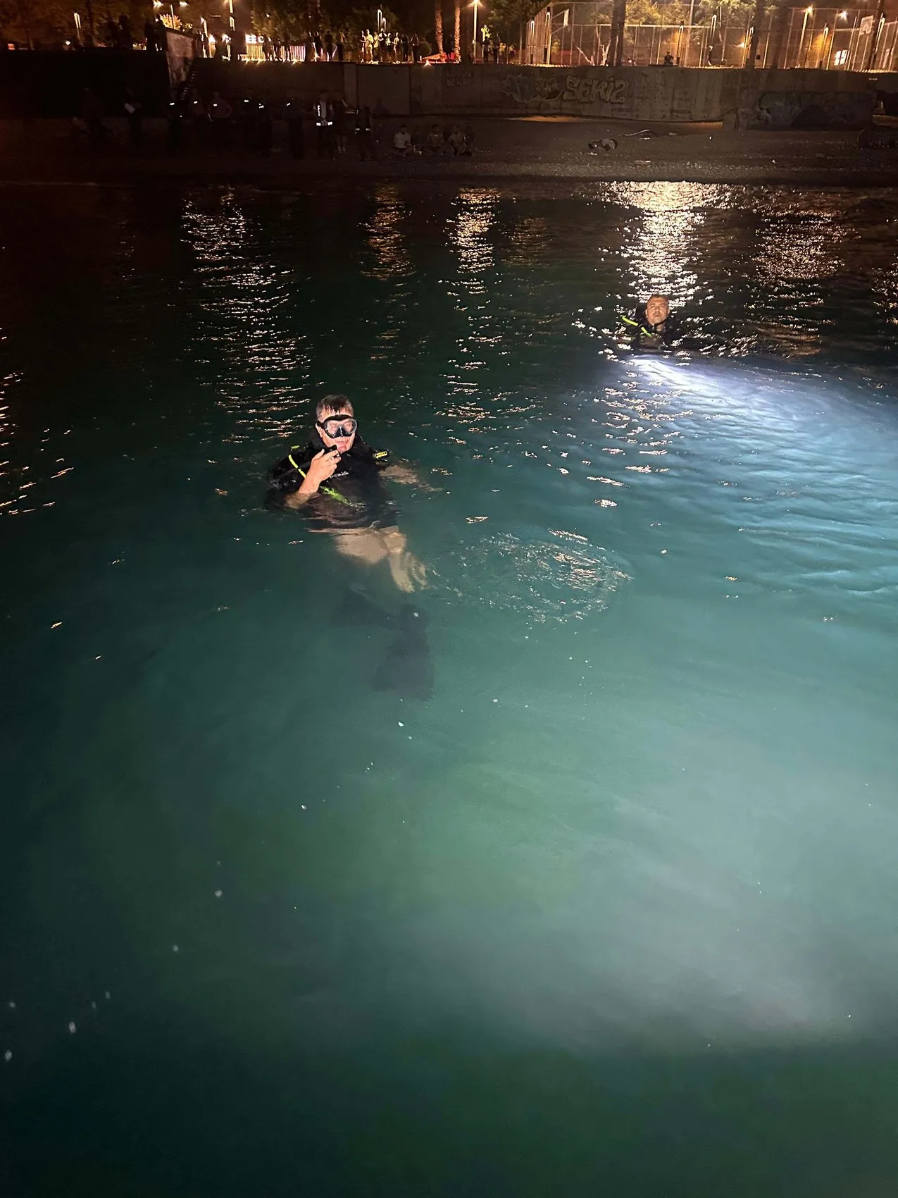 Antalya Konyaaltı Sahili'nde gece denize giren iki genç boğuldu