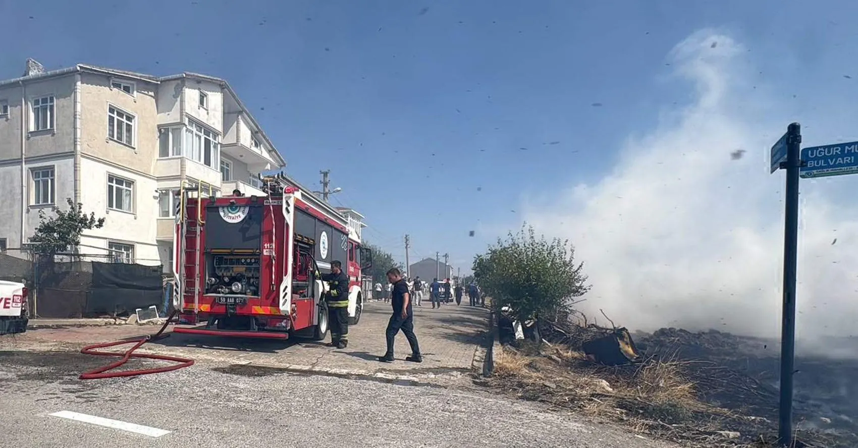 Tekirdağ Ergene’de büyük yangın 4 ev ve saman balyaları kül oldu