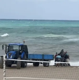 Arnavutköy sahilinde kıyıya vuran şüpheli cisim incelemeye alındı