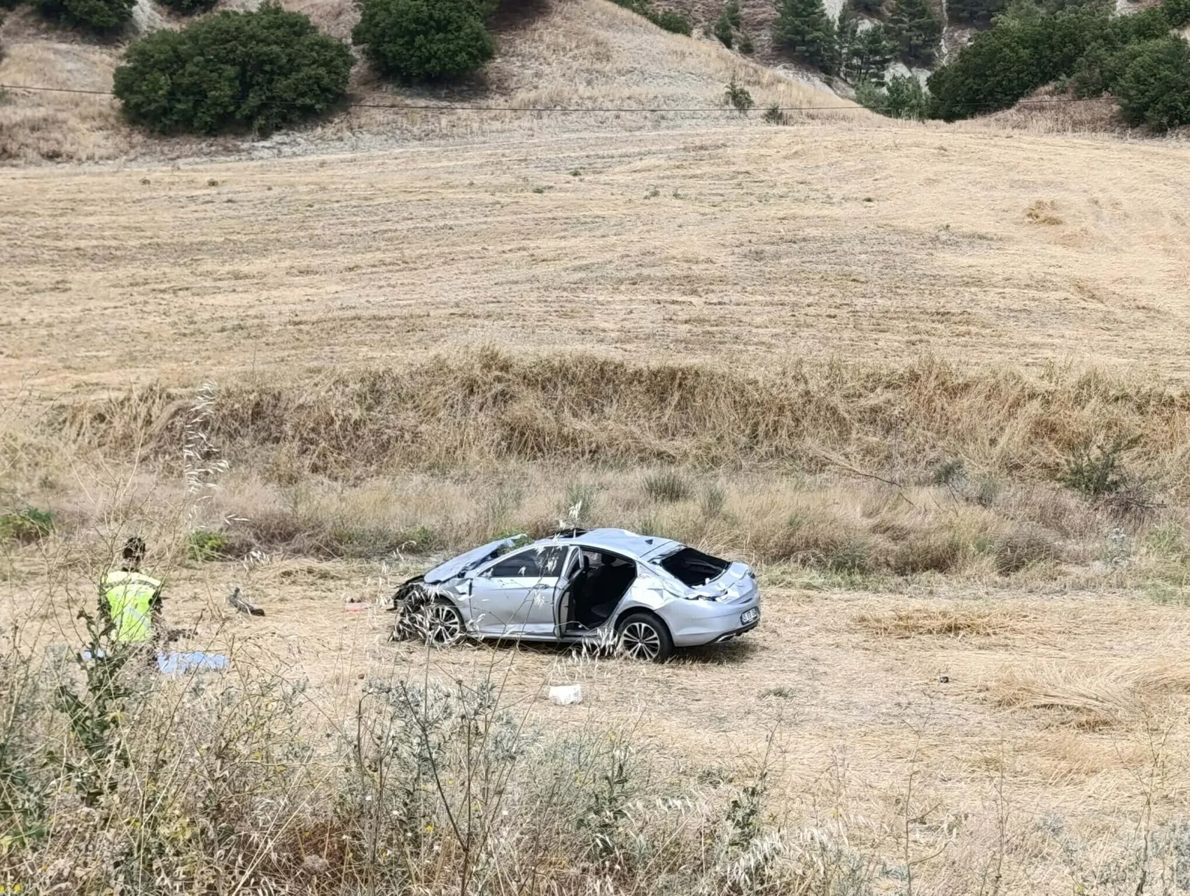 Manisa'da direksiyon hakimiyetini kaybeden sürücü tarlaya uçarak hayatını kaybetti