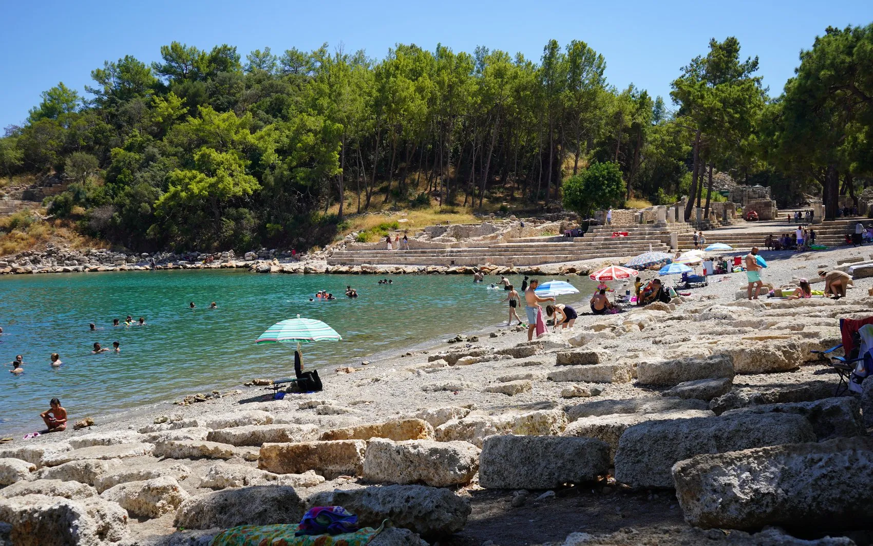 Antik Kentte Deniz Keyfi Phaselis Ziyaretçi Akınına Uğruyor