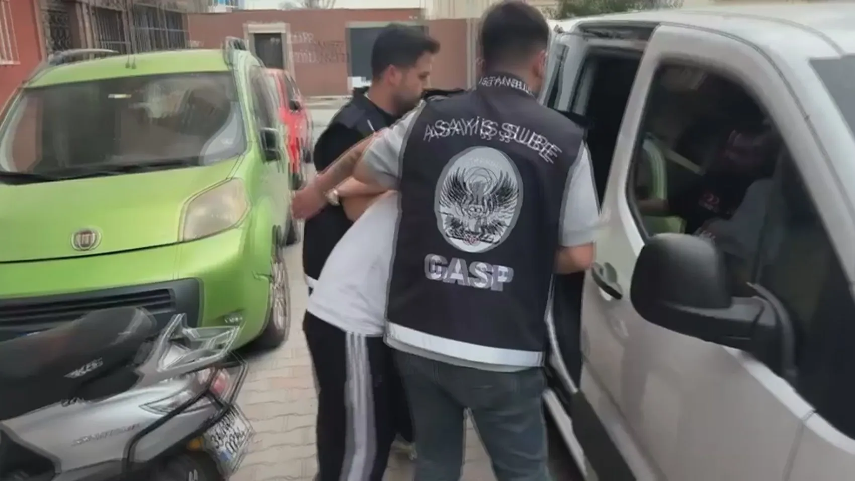 İstanbul’da Şapkalılar çetesine şafak operasyonu