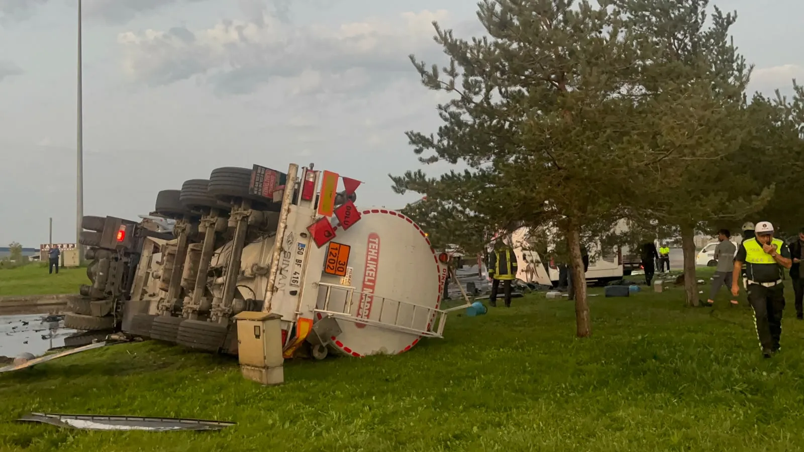 Sabahın köründe Kayseri'de kaza Otobüs ile tanker çarpıştı, 35 yaralı