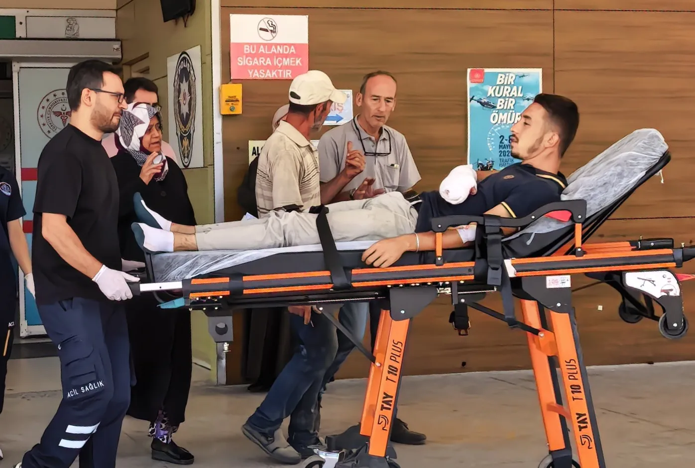 Odun keserken testere elini kaptı; 23 yaşındaki genç 3 parmağını kaybetti
