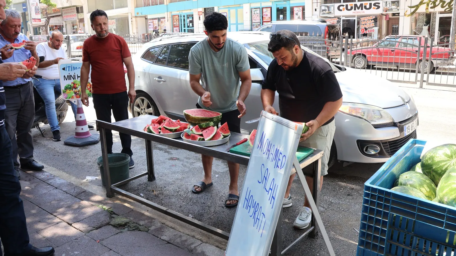 Salah gelmedi ama Amasyalı manav sözünü tuttu