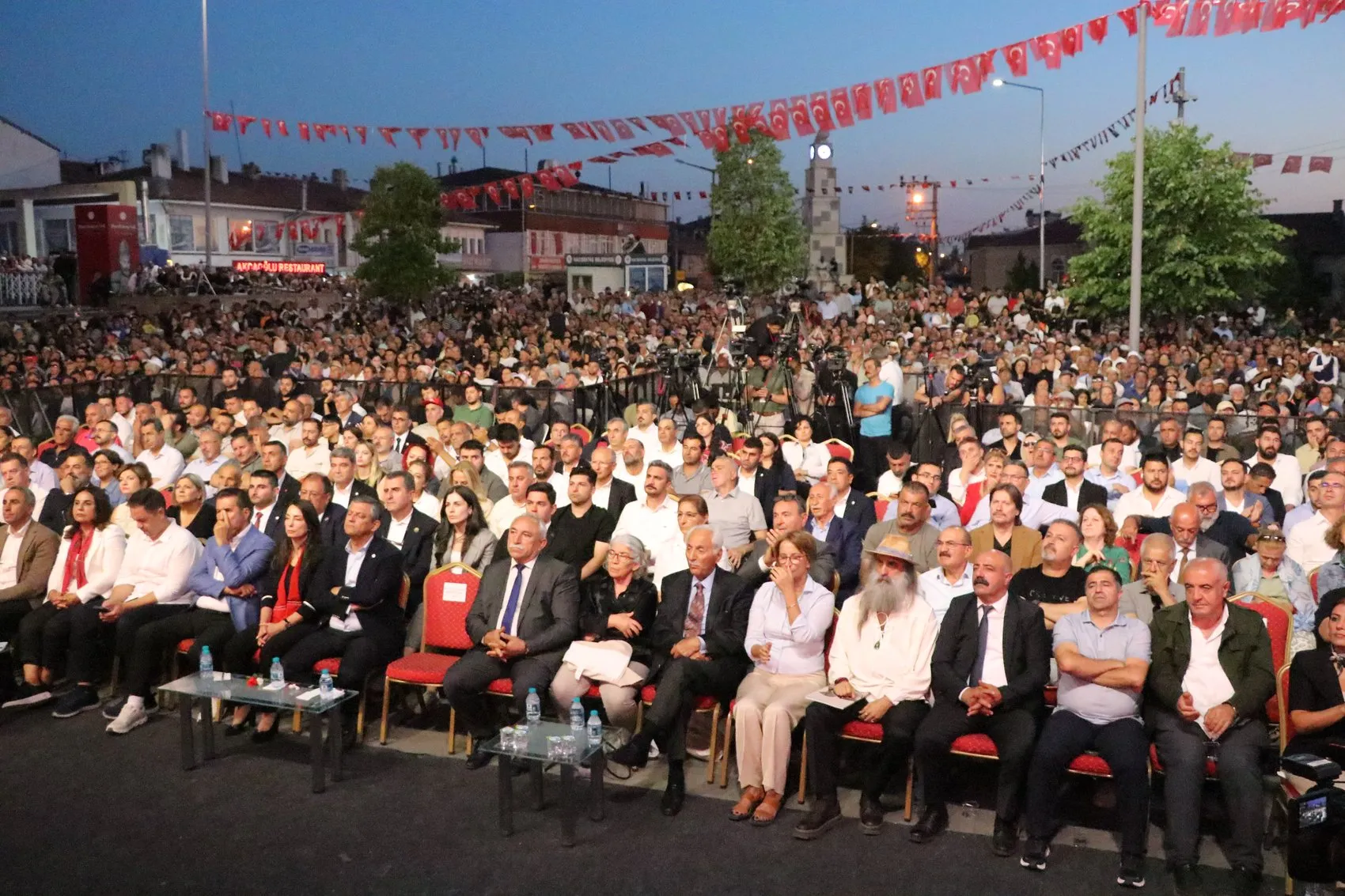 Özgür Özel Hacı Bektaş’ta iktidar sözü verdi