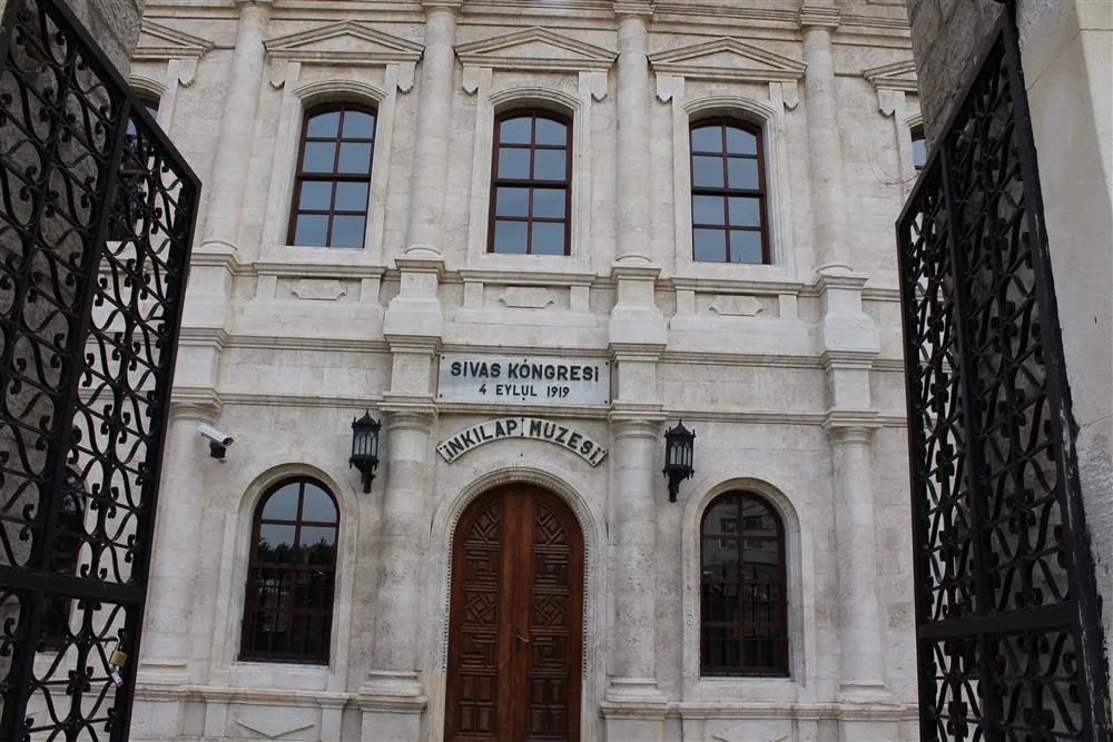 Sivas Kongresi’nin yapıldığı tarihi binaya ilgi büyük