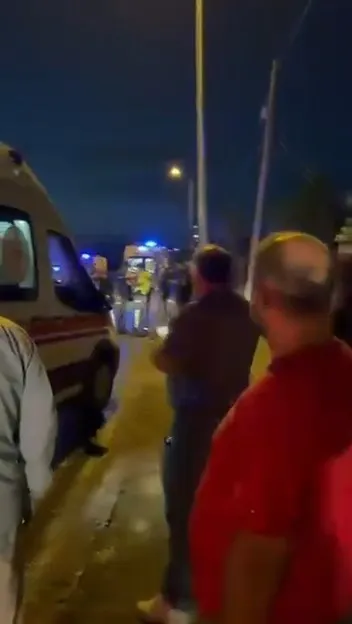 Büyükçekmece'de sabah mesaisi kâbusa döndü Servis otobüsü devrildi, 18 yaralı