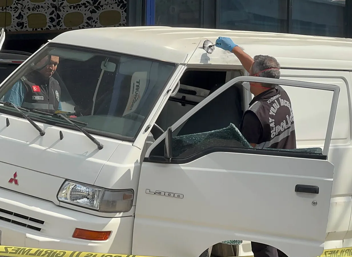 Konya’da lüks araçlı hırsızlar minibüsteki 1 milyon lirayı saniyeler içinde çaldı
