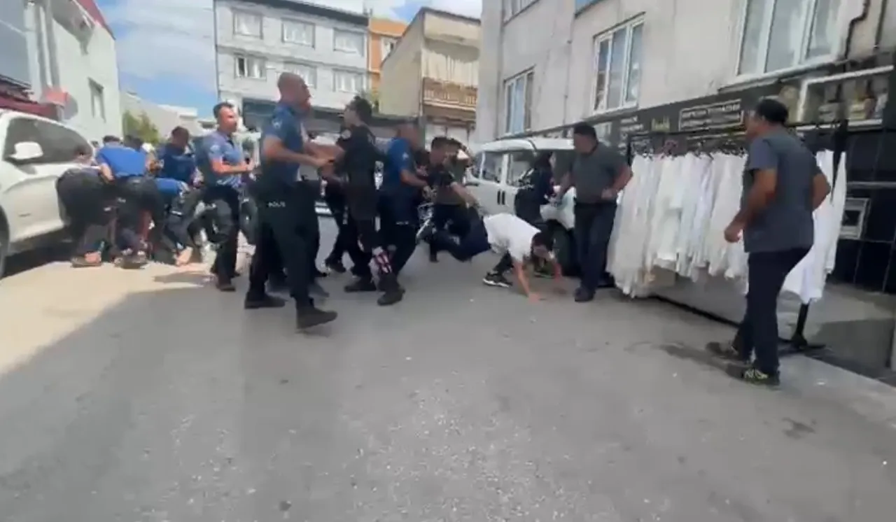 Bursa'da sokak ortasında aile kavgası 6 yaralı