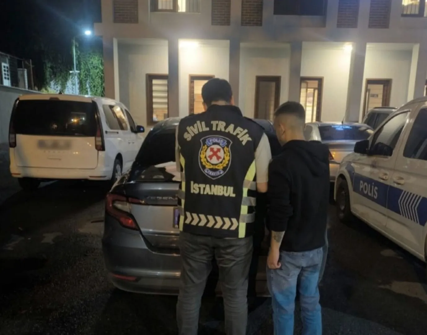 Üsküdar'da motosikletli iki sürücüye 363 bin lira ceza Saldırgan tavırlar kamerada