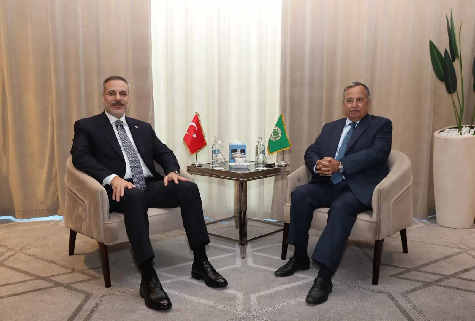Dışişleri Bakanı Fidan Mısırda Arap Ligi Yetkilileriyle Görüştü