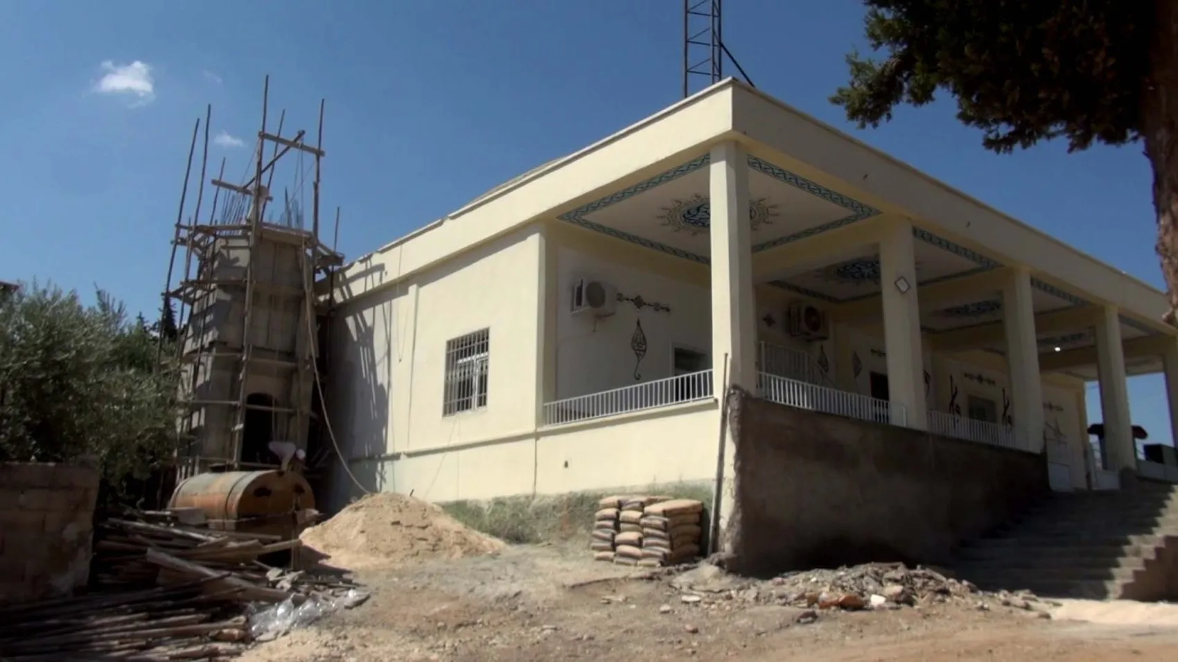 Babası Kibar Feyzo'nun minaresini yapmıştı, oğlu 42 yıldır aynı meslekte