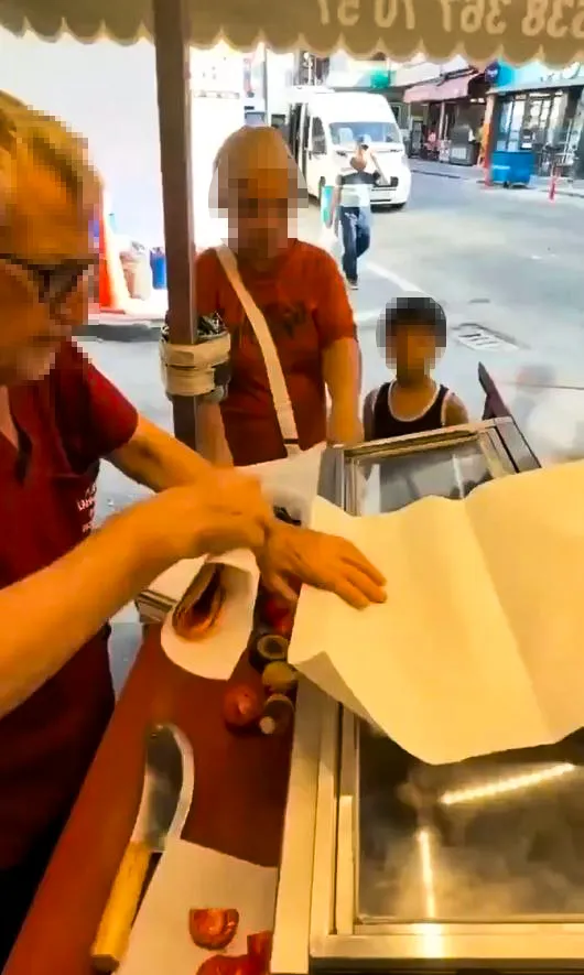 Adana'da lahmacun kavgası sonrası zabıta tezgahı kaldırdı