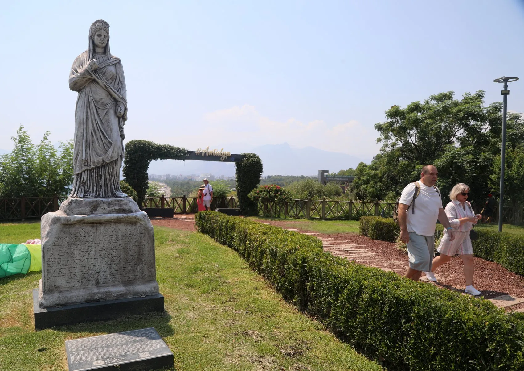 Antalya kavuruyor Termometreler 39 dereceyi gösterdi