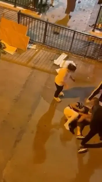 Çekmeköy trafiğinde yol verme kavgası kameraya yansıdı