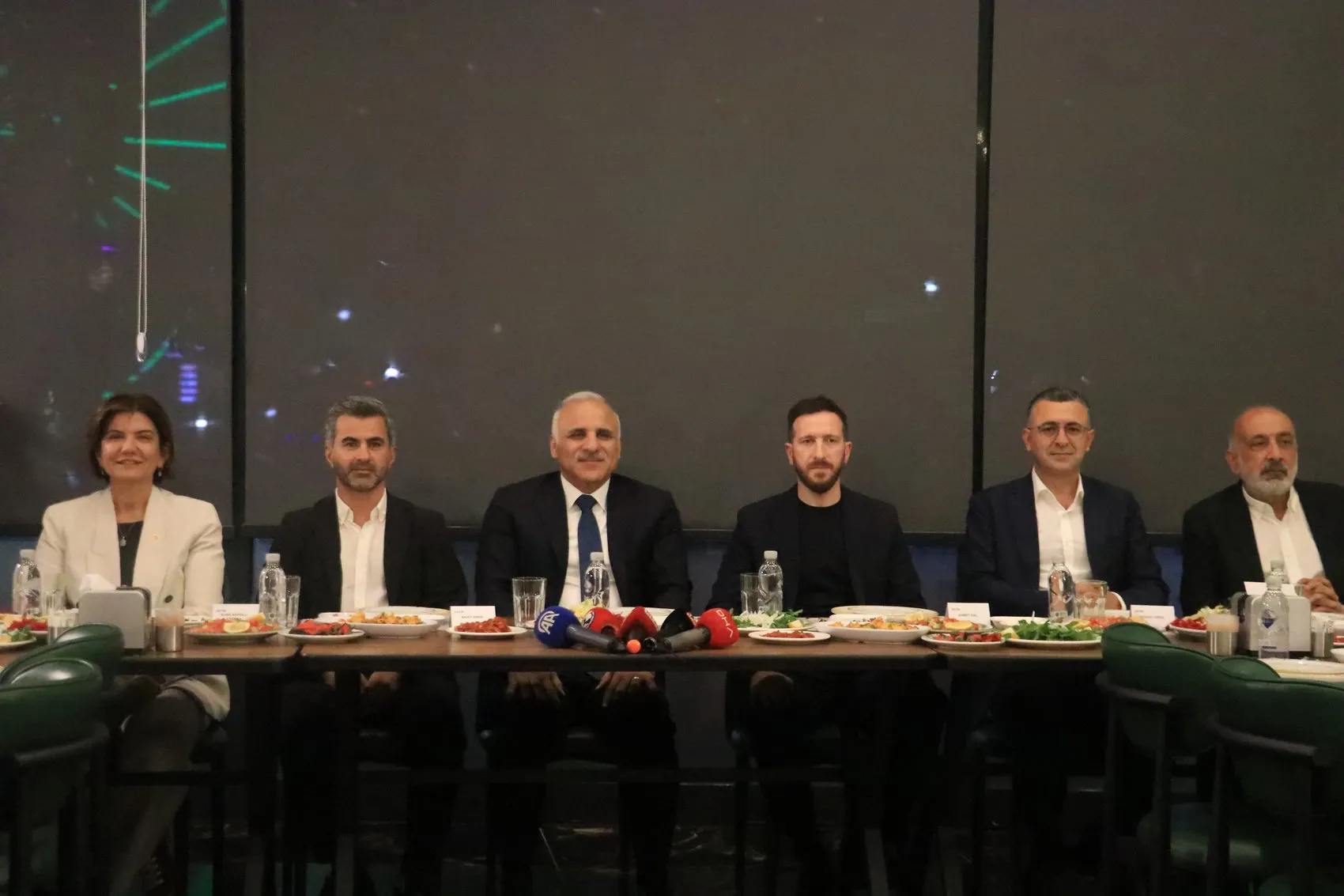 Amedspor ve Erzurumspor karşılaşma öncesi sahayı değil dostluğu seçti