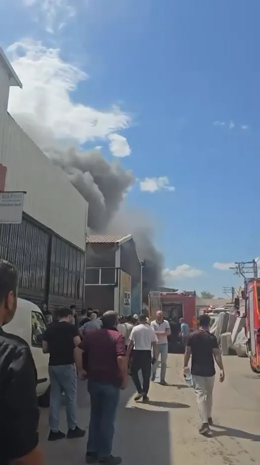 Bursa'da mobilya atölyesinde korkutan yangın
