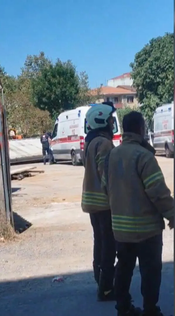 Sultanbeyli’de çatı kazası İki işçi ağır yaralandı