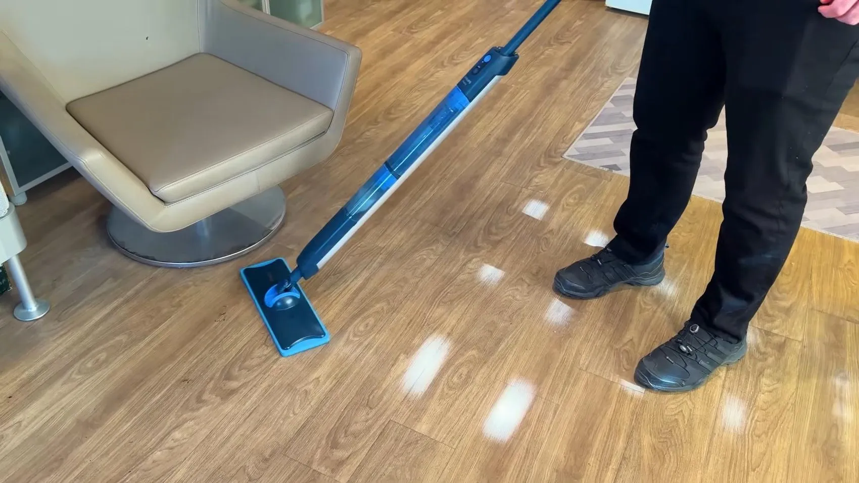 Philips OneUp Elektrikli Mop İncelemesi: Klasik paspaslara veda!