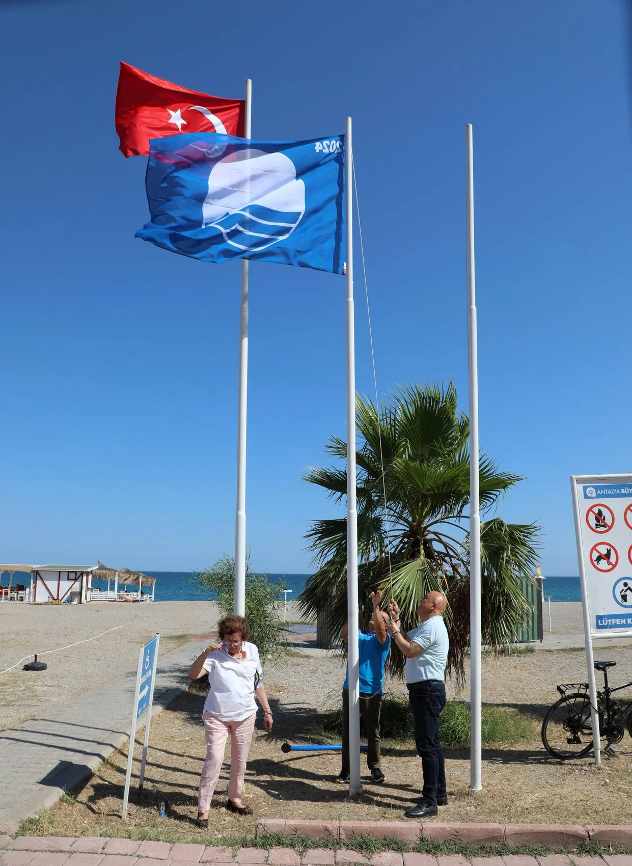 Antalya deniz kirliliğiyle mavi bayrak unvanını riske atıyor