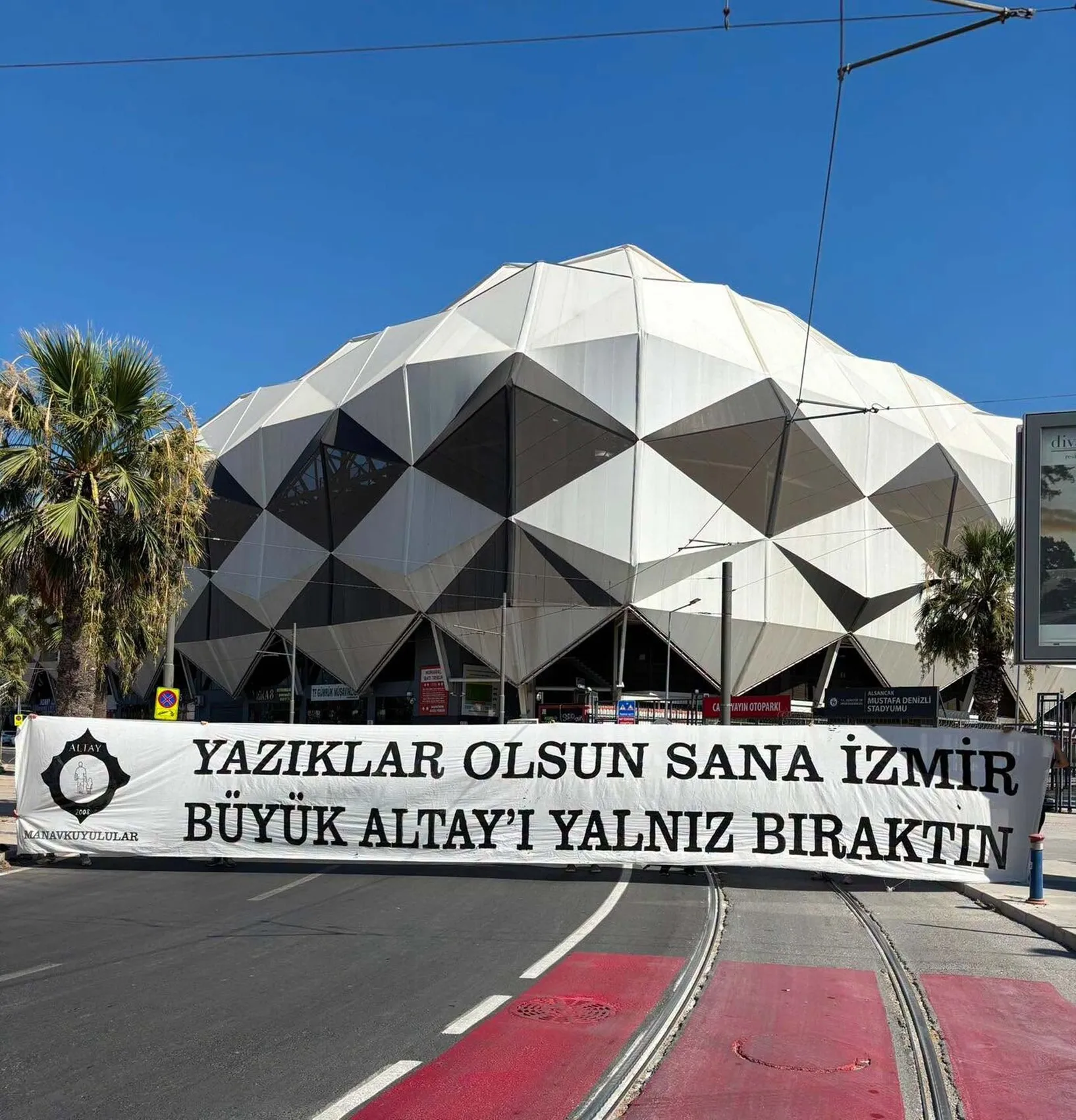 Altay taraftarından İzmir’e sitemli pankartlı çağrı