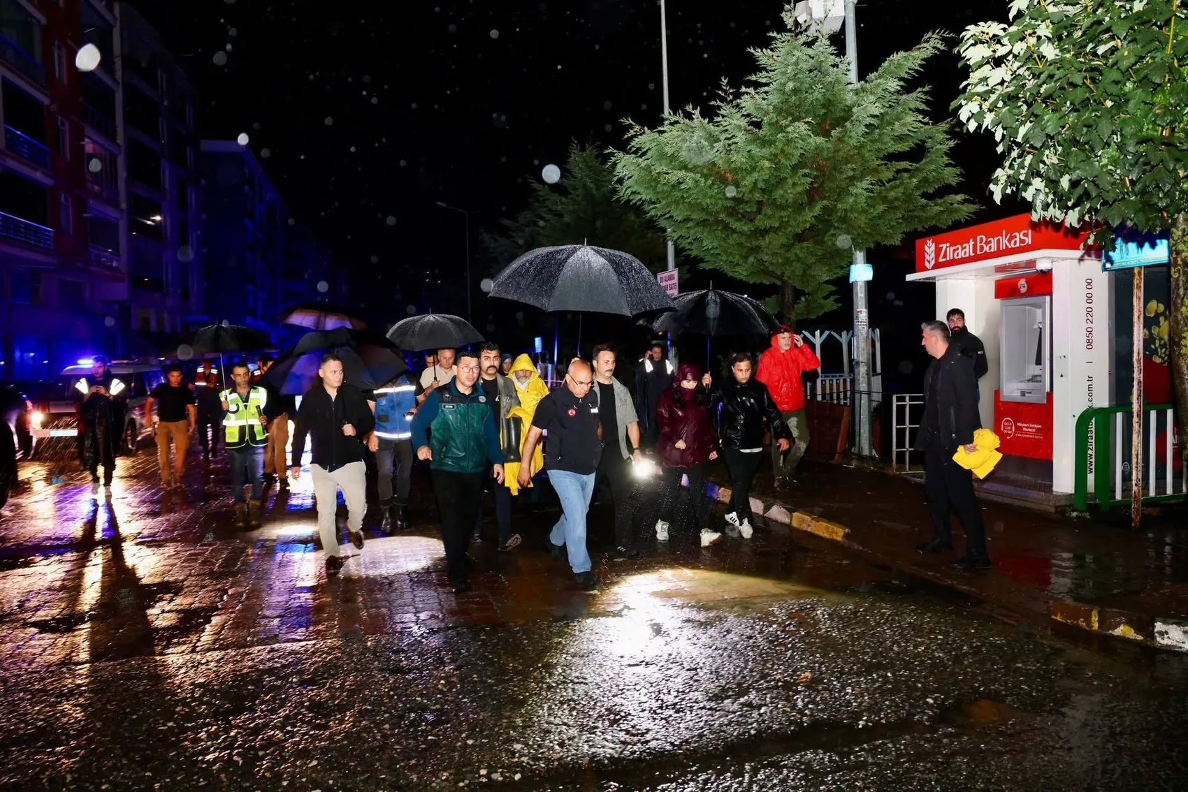 Giresun'da şiddetli yağış felakete dönüştü ve iki kişi sele kapıldı