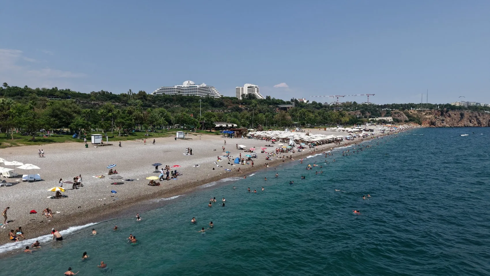 Antalya kavuruyor Termometreler 39 dereceyi gösterdi