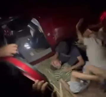 İnegöl yolunda gece yarısı kaza 3 kişi yaralandı