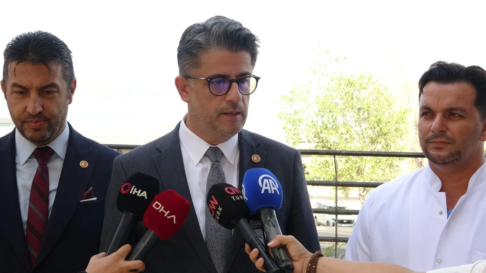 Cem Yılmaz'dan hastane odasında ilk mesaj: Sağlık durumuyla ilgili doktorundan sevindiren açıklama geldi