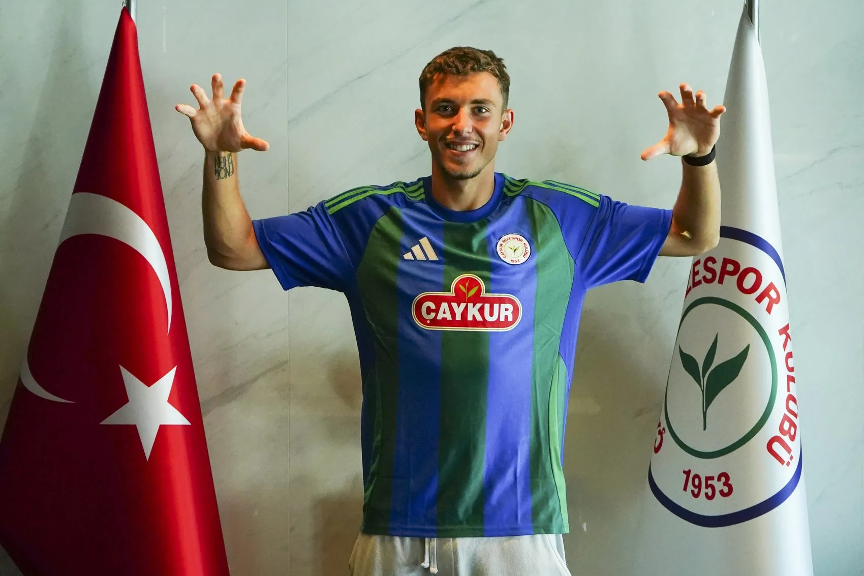 Rizespor, 19 yaşındaki Romen santrforu 5 yıllığına kadrosuna kattı
