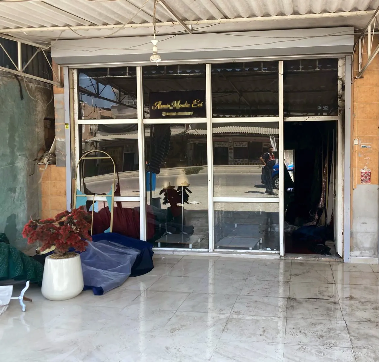Boşanma aşamasındaki eşi gelinlikçi dükkanını kundakladı, jandarma gözaltına aldı