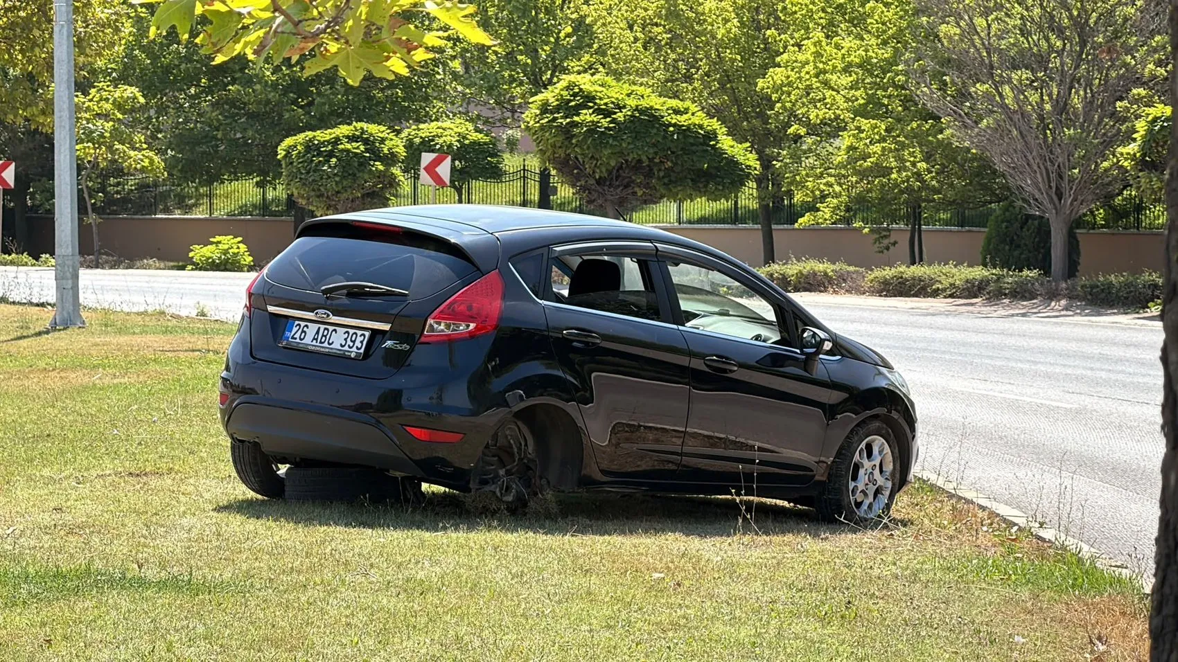 Eskişehir’de trafik kazasına müdahale eden polis ekibi kaza geçirdi
