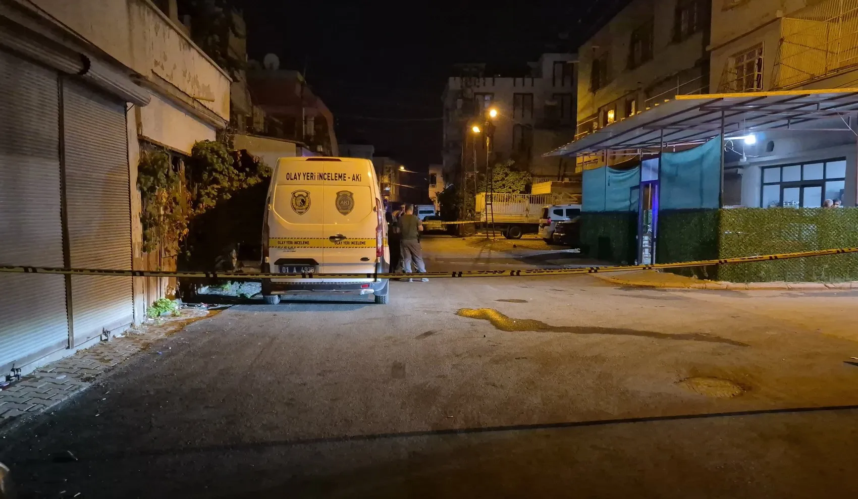 Adana'da gece vakti kahvehaneye silahlı baskın