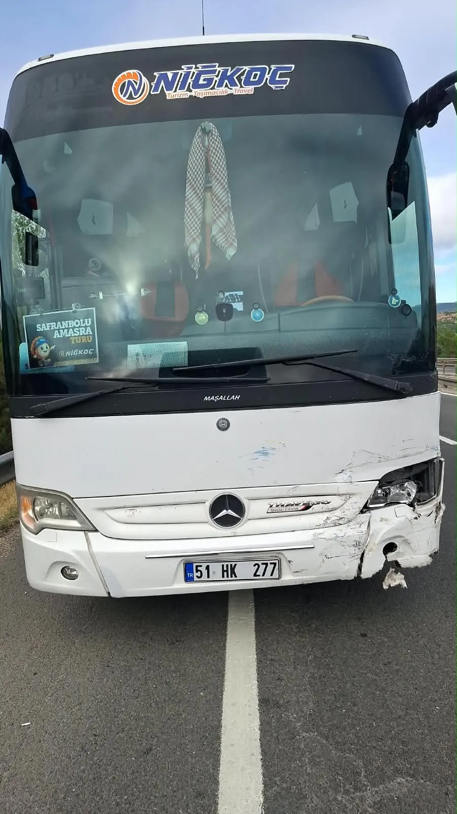 Gerede yolunda sabah faciası İki otomobil ve otobüs çarpıştı